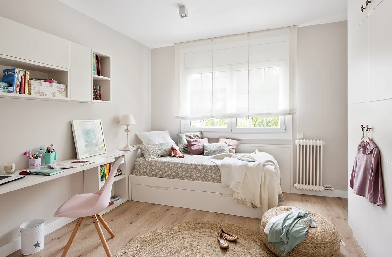 Cama, escritorio y armario: elementos indispensables en un dormitorio adolescente
