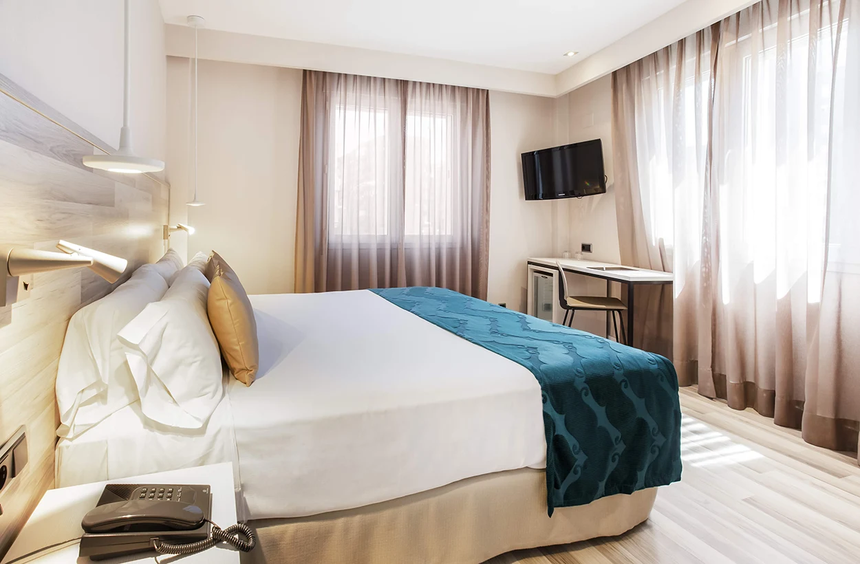 blog interiorismo pia capdevila contract hoteles habitaciones toque color