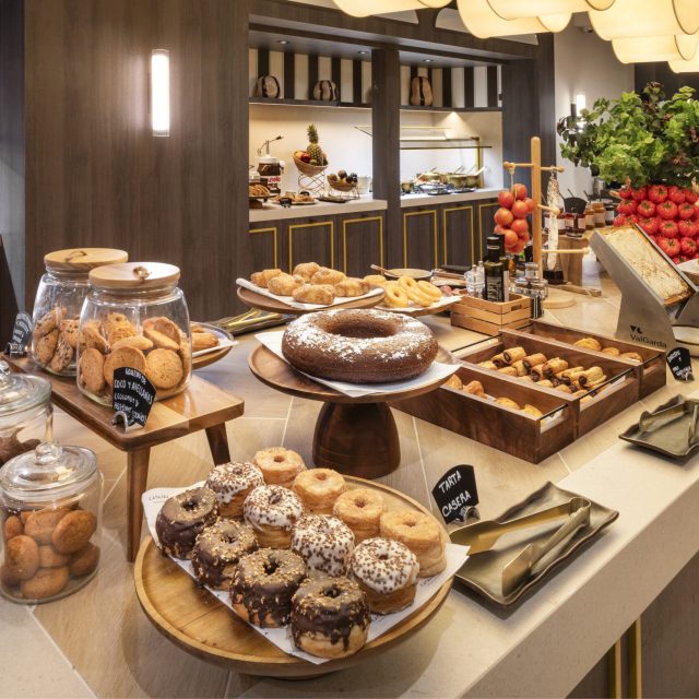 PIA CAPDEVILA INTERIORISMO-Proyecto Catalonia Plaza España Hotel&Spa-foto ®Catalonia Hotel&resorts-Espacio desayuno buffet (7)