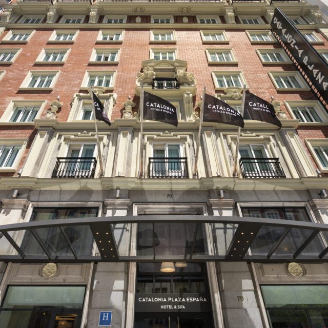 PIA CAPDEVILA INTERIORISMO-Proyecto Catalonia Plaza España Hotel&Spa-foto ®Catalonia Hotel&resorts-Espacio entrada (1)