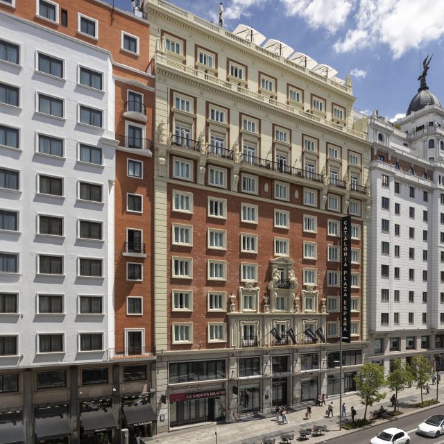 PIA CAPDEVILA INTERIORISMO-Proyecto Catalonia Plaza España Hotel&Spa-foto ®Catalonia Hotel&resorts-Espacio fachada (1)