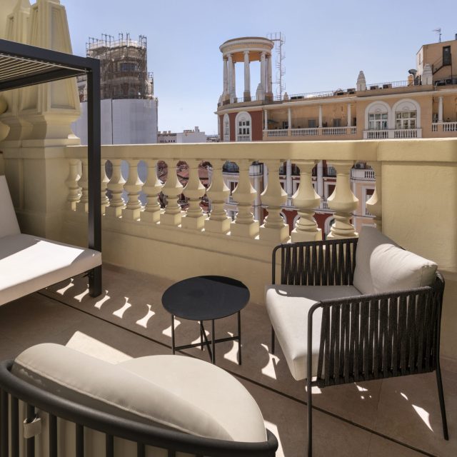 PIA CAPDEVILA INTERIORISMO-Proyecto Catalonia Plaza España Hotel&Spa-foto ®Catalonia Hotel&resorts-Espacio hab Suite Terrace (1)