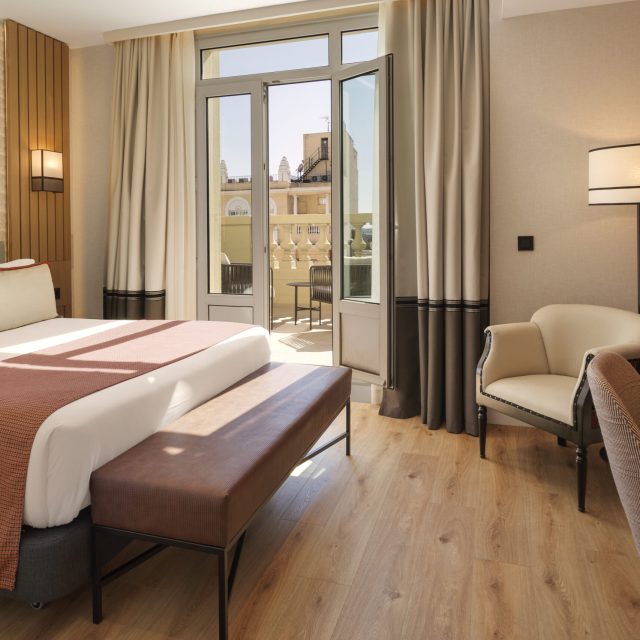 PIA CAPDEVILA INTERIORISMO-Proyecto Catalonia Plaza España Hotel&Spa-foto ®Catalonia Hotel&resorts-Espacio hab Superior Terrace (1)