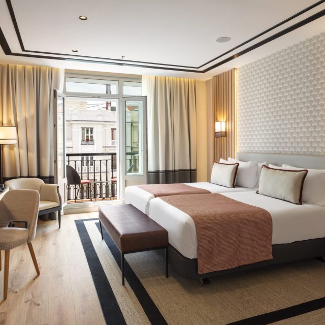PIA CAPDEVILA INTERIORISMO-Proyecto Catalonia Plaza España Hotel&Spa-foto ®Catalonia Hotel&resorts-Espacio hab superior balcón (1)