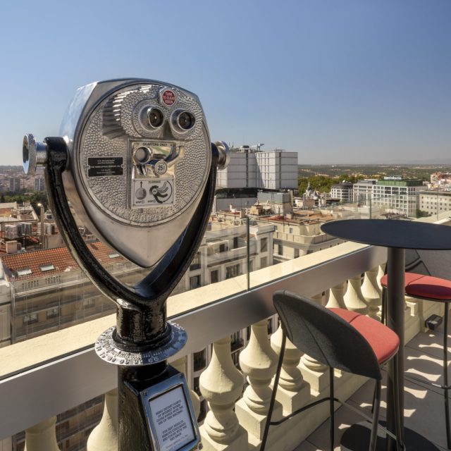 PIA CAPDEVILA INTERIORISMO-Proyecto Catalonia Plaza España Hotel&Spa-foto ®Catalonia Hotel&resorts-Espacio rooftop (7)