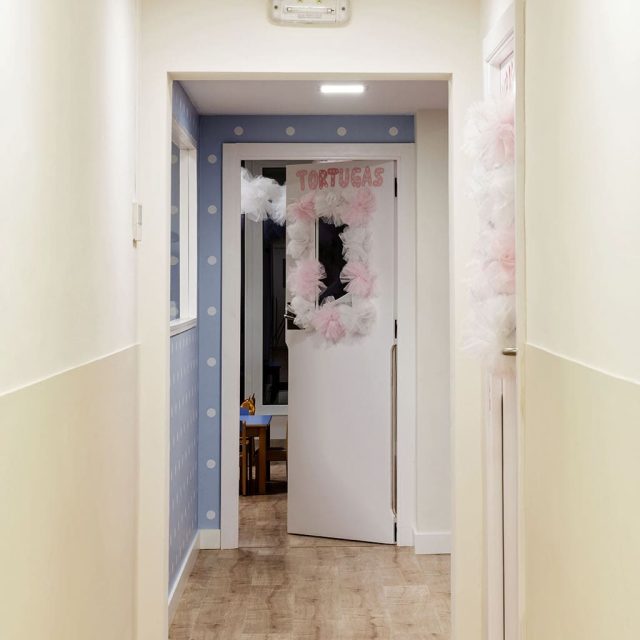 PROYECTO-DE-DISENO-DE-INTERIORES-DE-NEGOCIO-GUARDERIA-HAPPY-WAY-BARCELONA-PASILLOS1