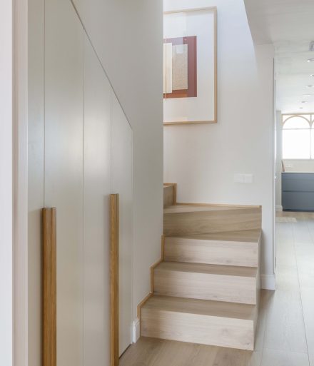 Pia Capdevila Interiorismo-Proyecto 492 Av Roma-PLANTA BAJA-Escalera-FOTO Jordi Canosa-ESTILISMO Mar Gausachs-B