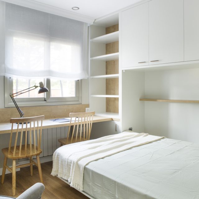 Pia-Capdevila-Proyecto-393-Calafell-Habitacion-despacho-1-FOTO®Jordi-Canosa-ESTILISMO-Mar-Gausachs-baja