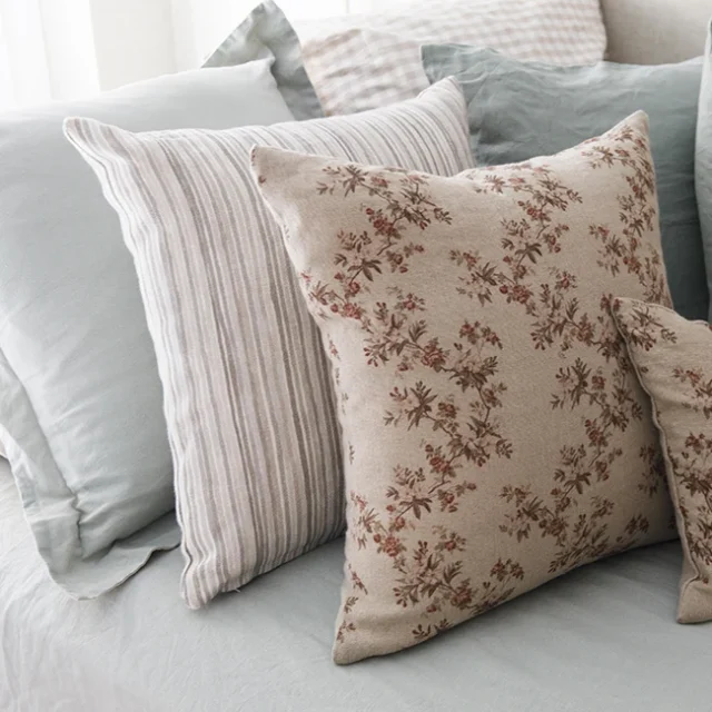 Tapicería cojines habitación juvenil - Proyecto de reforma integral e interiorismo de piso en Calvet